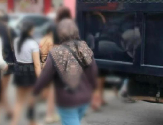 巴生蒲种“性服务”黑幕被掀！移民局大扫荡抓33人，酒店按摩店藏污纳垢！