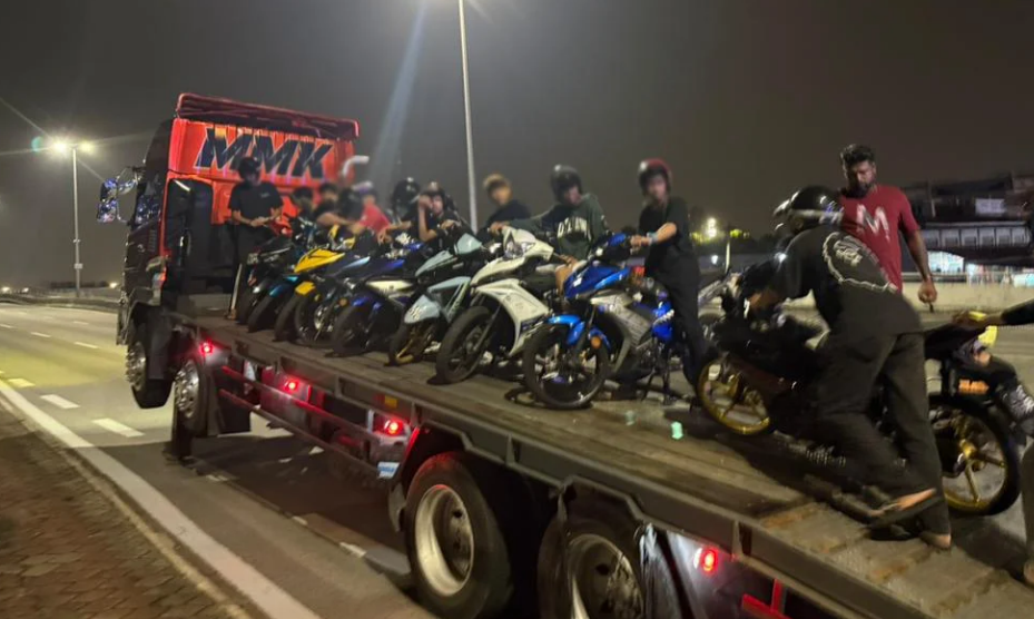 白蒲大道“零点突袭”!118警察围堵飙车党,19人醉驾+非法改装全落网