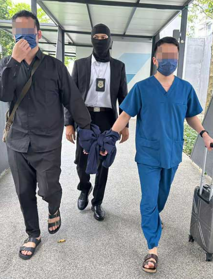 外籍“假医生”在公寓开黑诊所！顾客头上裹纱布正准备打针，移民局冲进去直接抓9人！