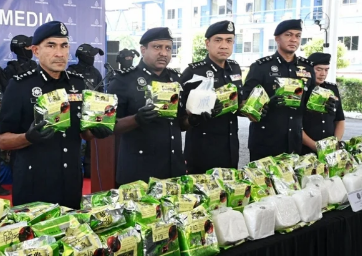 昔日警察今日毒贩！10年前被炒鱿鱼，半年后直接“下海”运毒，1380万冰毒+K粉被一锅端！